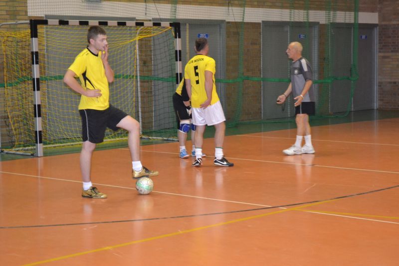 Odwróć tabelę, Mleczarnia na czele. Hat trick Marka Cichego