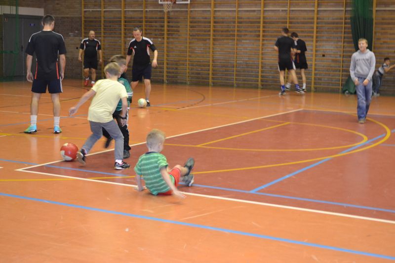 Odwróć tabelę, Mleczarnia na czele. Hat trick Marka Cichego