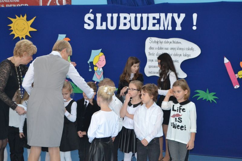 Ślubowanie klas pierwszych w Dwójce (zobacz zdjęcia i video)
