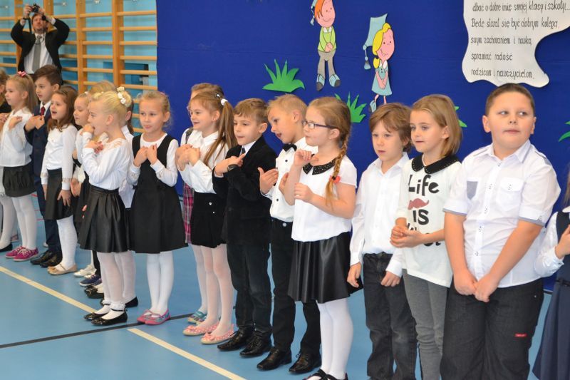 Ślubowanie klas pierwszych w Dwójce (zobacz zdjęcia i video)