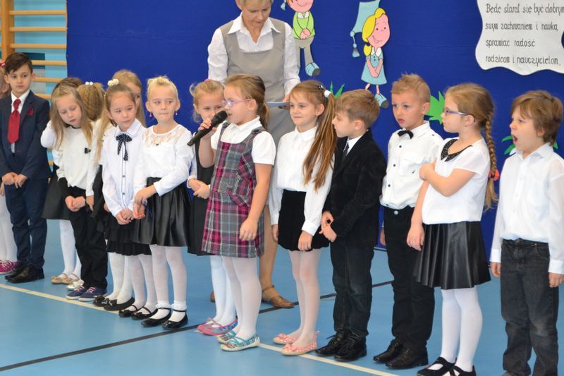 Ślubowanie klas pierwszych w Dwójce (zobacz zdjęcia i video)