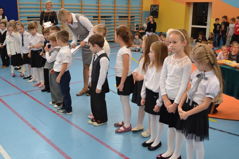 Ślubowanie klas pierwszych w Dwójce (zobacz zdjęcia i video)