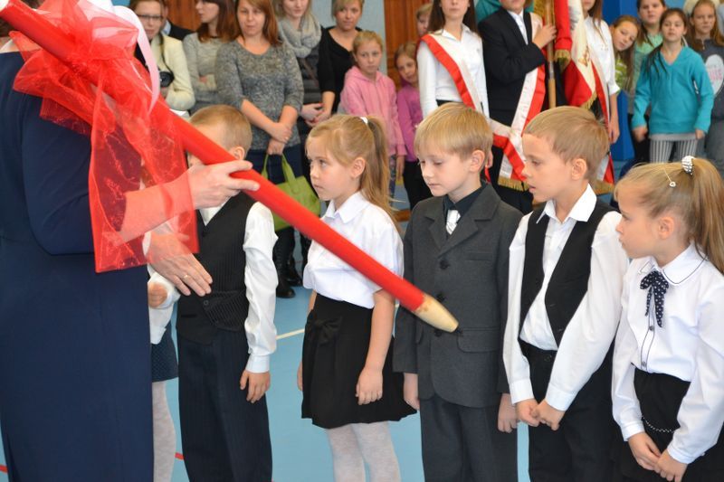 Ślubowanie klas pierwszych w Dwójce (zobacz zdjęcia i video)