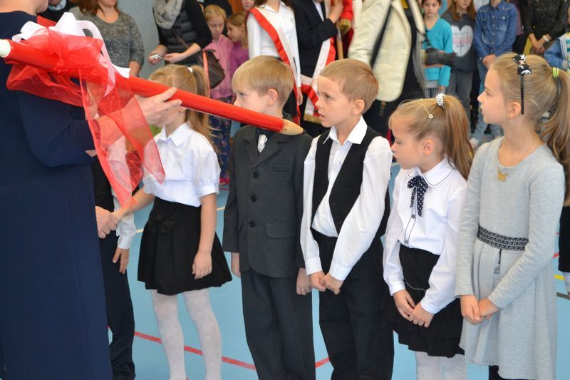 Ślubowanie klas pierwszych w Dwójce (zobacz zdjęcia i video)