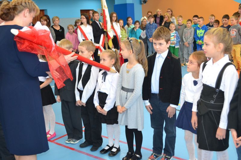 Ślubowanie klas pierwszych w Dwójce (zobacz zdjęcia i video)