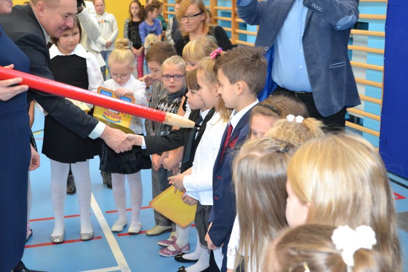 Ślubowanie klas pierwszych w Dwójce (zobacz zdjęcia i video)