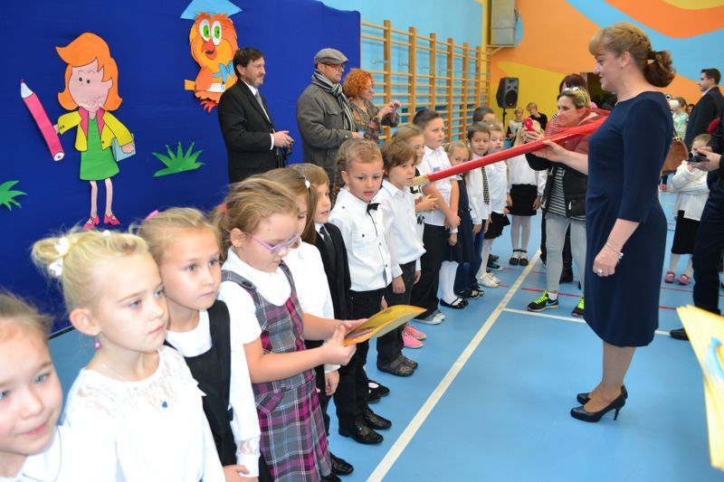 Ślubowanie klas pierwszych w Dwójce (zobacz zdjęcia i video)