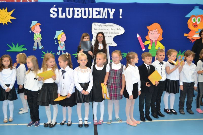 Ślubowanie klas pierwszych w Dwójce (zobacz zdjęcia i video)