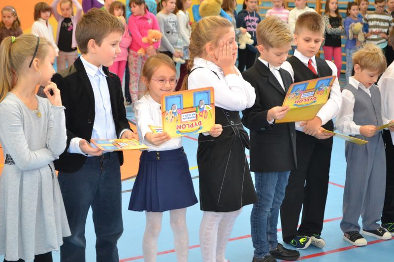 Ślubowanie klas pierwszych w Dwójce (zobacz zdjęcia i video)