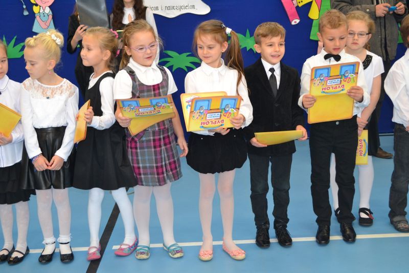 Ślubowanie klas pierwszych w Dwójce (zobacz zdjęcia i video)