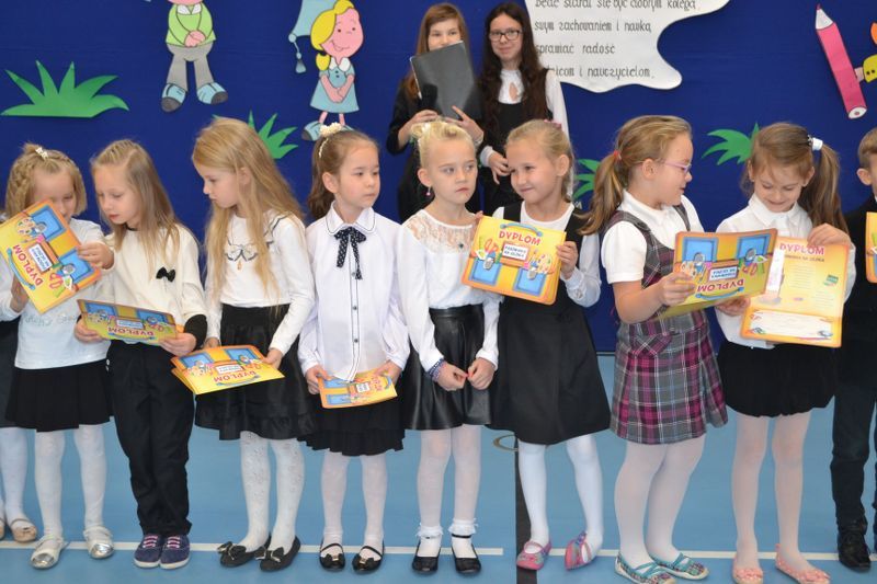 Ślubowanie klas pierwszych w Dwójce (zobacz zdjęcia i video)