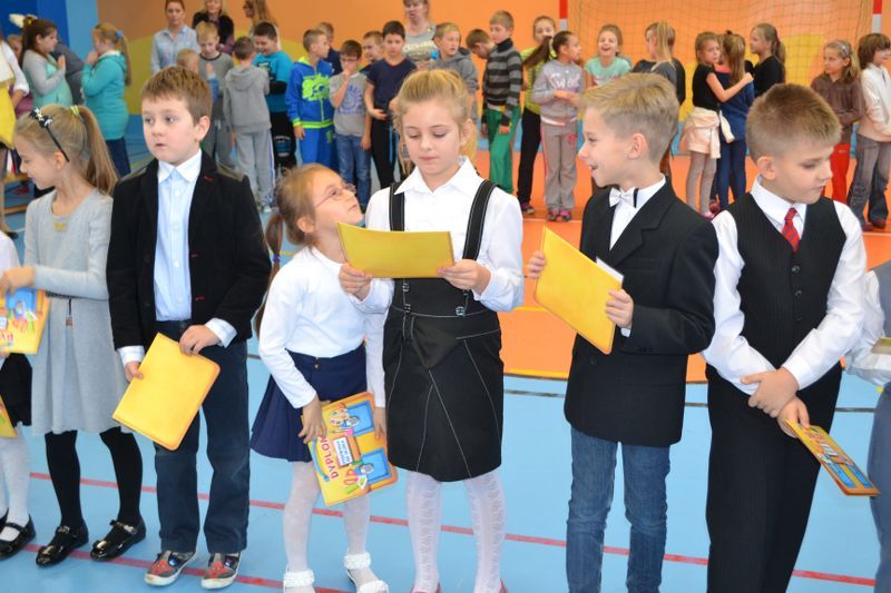 Ślubowanie klas pierwszych w Dwójce (zobacz zdjęcia i video)