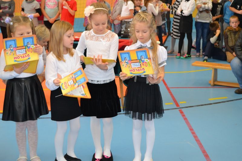Ślubowanie klas pierwszych w Dwójce (zobacz zdjęcia i video)