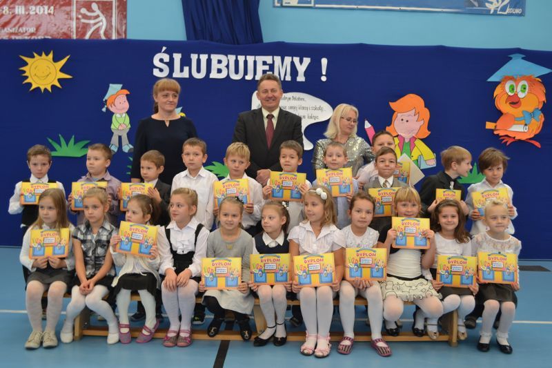 Ślubowanie klas pierwszych w Dwójce (zobacz zdjęcia i video)