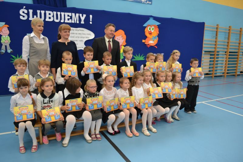 Ślubowanie klas pierwszych w Dwójce (zobacz zdjęcia i video)