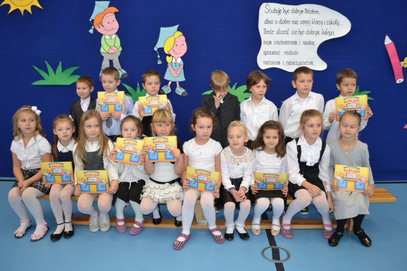 Ślubowanie klas pierwszych w Dwójce (zobacz zdjęcia i video)