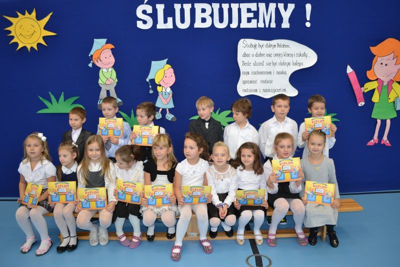 Ślubowanie klas pierwszych w Dwójce (zobacz zdjęcia i video)
