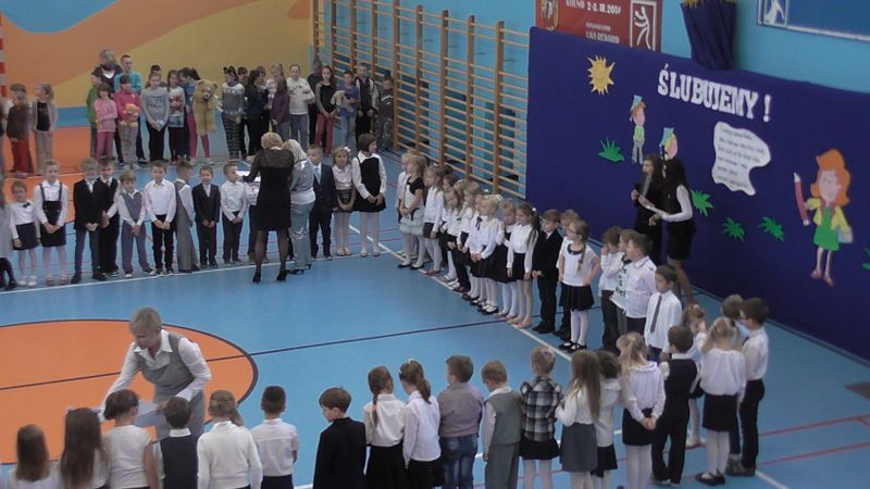 Ślubowanie klas pierwszych w Dwójce (zobacz zdjęcia i video)