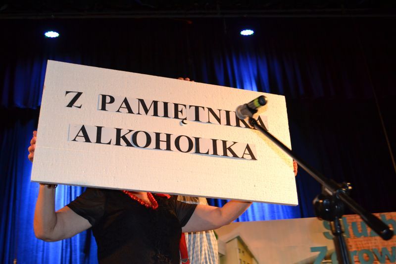 Publiczność owacjami na stojąco podziękowała za wspaniały występ kabaretu ?Kolneńskie dziewczyny z plusem?.