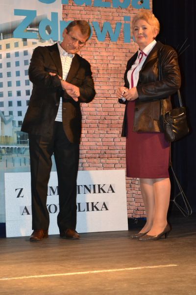 Publiczność owacjami na stojąco podziękowała za wspaniały występ kabaretu ?Kolneńskie dziewczyny z plusem?.