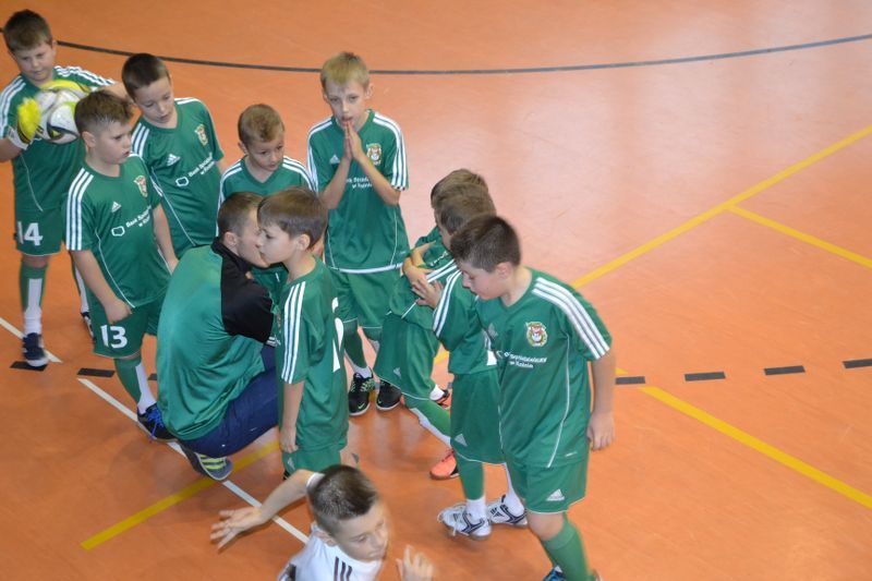Pięć drużyn wzięło udział w Mikołajkowym turnieju Piłki Nożnej