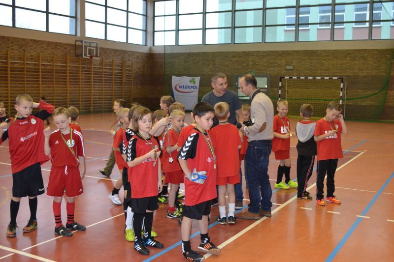Pięć drużyn wzięło udział w Mikołajkowym turnieju Piłki Nożnej