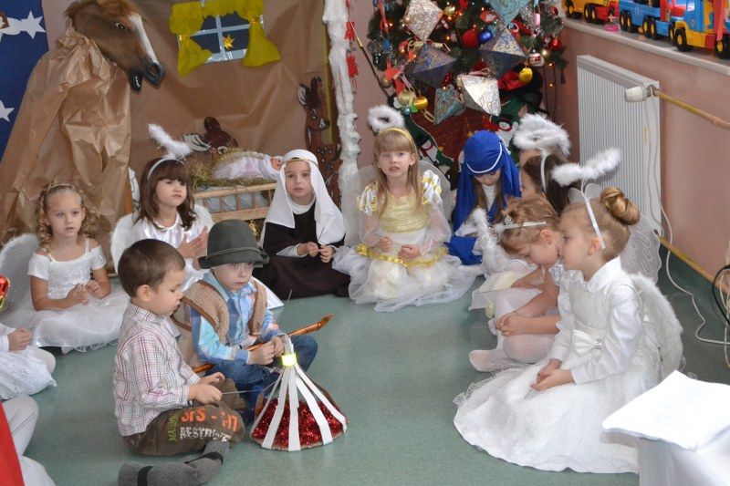 Wzruszające bożonarodzeniowe  jasełka zaprezentowały dzieci z Przedszkola Nr 4 w Kolnie (video)
