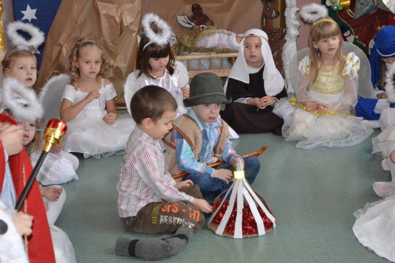Wzruszające bożonarodzeniowe  jasełka zaprezentowały dzieci z Przedszkola Nr 4 w Kolnie (video)
