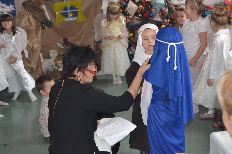 Wzruszające bożonarodzeniowe  jasełka zaprezentowały dzieci z Przedszkola Nr 4 w Kolnie (video)