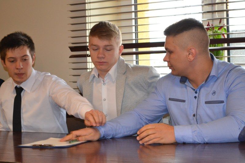 Młodzi radni już po ślubowaniu