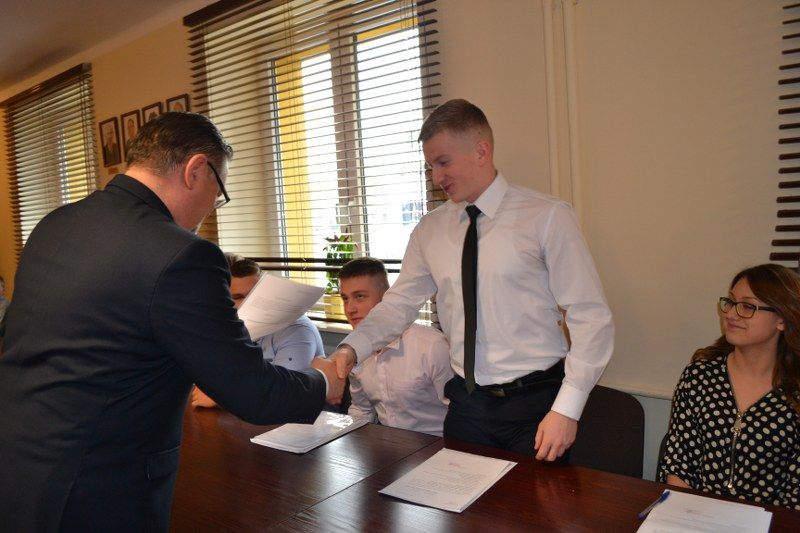 Młodzi radni już po ślubowaniu