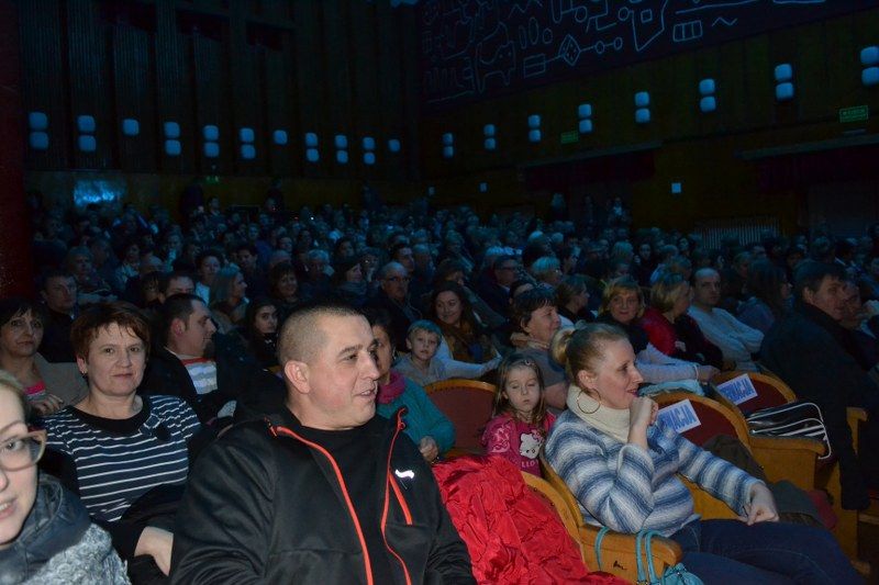 Sala widowiskowa domu kultury zapełniona. Trzeba było dostawić krzesła