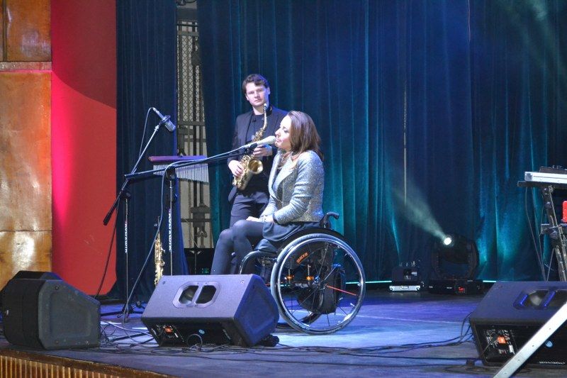 Sala widowiskowa domu kultury zapełniona. Trzeba było dostawić krzesła