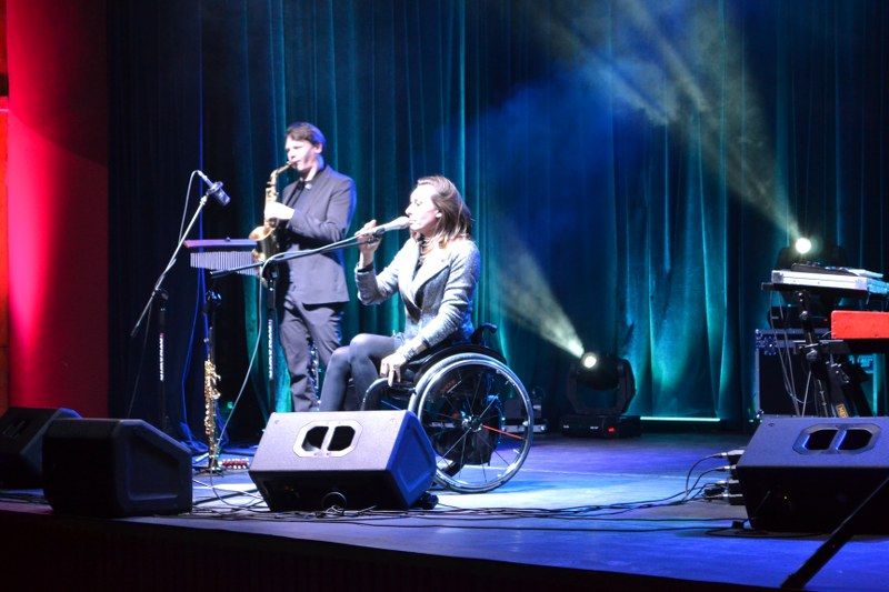 Sala widowiskowa domu kultury zapełniona. Trzeba było dostawić krzesła