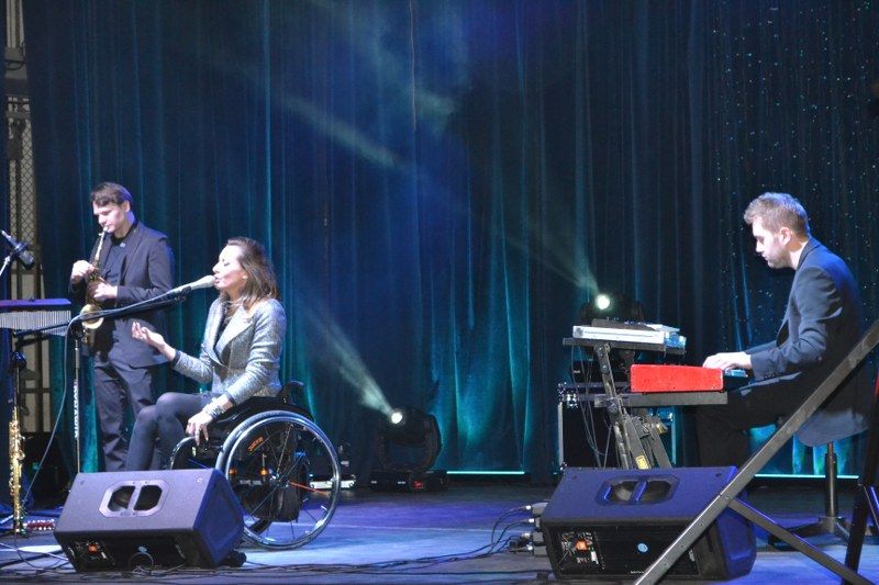 Sala widowiskowa domu kultury zapełniona. Trzeba było dostawić krzesła