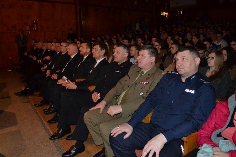 Impreza jest dla młodych ludzi okazją do bezpośredniego kontaktu z przedstawicielami uczelni wyższych i potencjalnymi pracodawcami