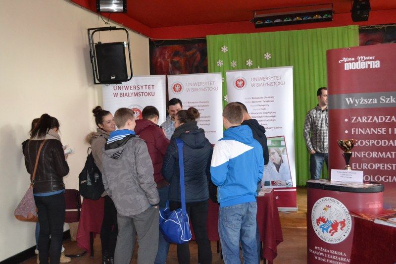 Impreza jest dla młodych ludzi okazją do bezpośredniego kontaktu z przedstawicielami uczelni wyższych i potencjalnymi pracodawcami