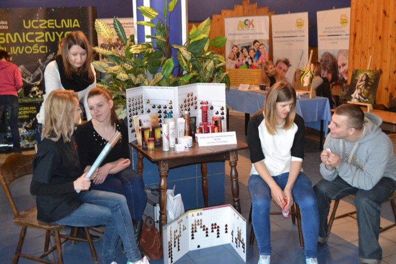 Impreza jest dla młodych ludzi okazją do bezpośredniego kontaktu z przedstawicielami uczelni wyższych i potencjalnymi pracodawcami