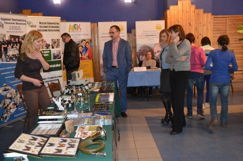 Impreza jest dla młodych ludzi okazją do bezpośredniego kontaktu z przedstawicielami uczelni wyższych i potencjalnymi pracodawcami