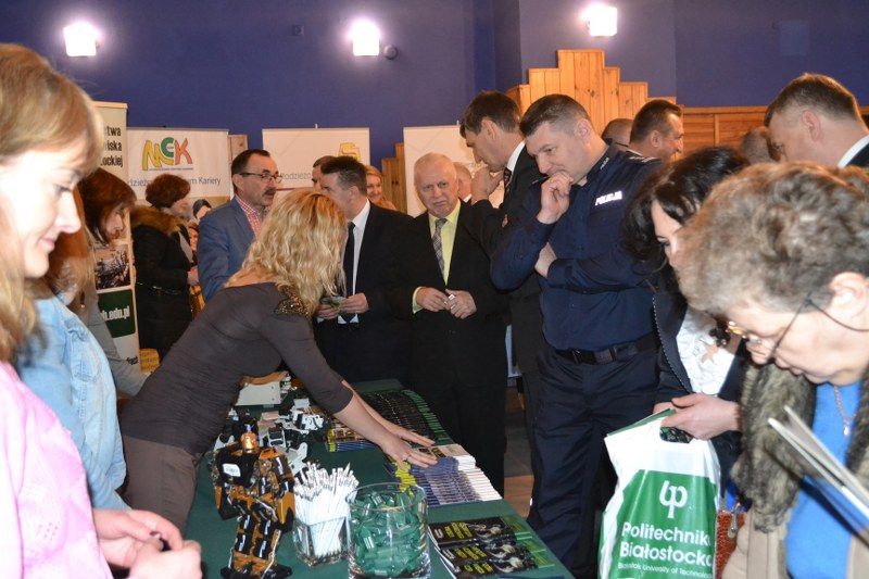 Impreza jest dla młodych ludzi okazją do bezpośredniego kontaktu z przedstawicielami uczelni wyższych i potencjalnymi pracodawcami