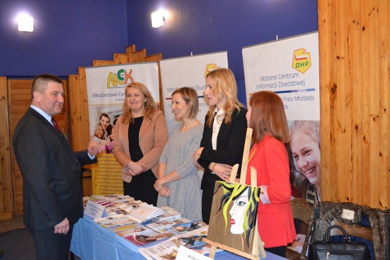Impreza jest dla młodych ludzi okazją do bezpośredniego kontaktu z przedstawicielami uczelni wyższych i potencjalnymi pracodawcami