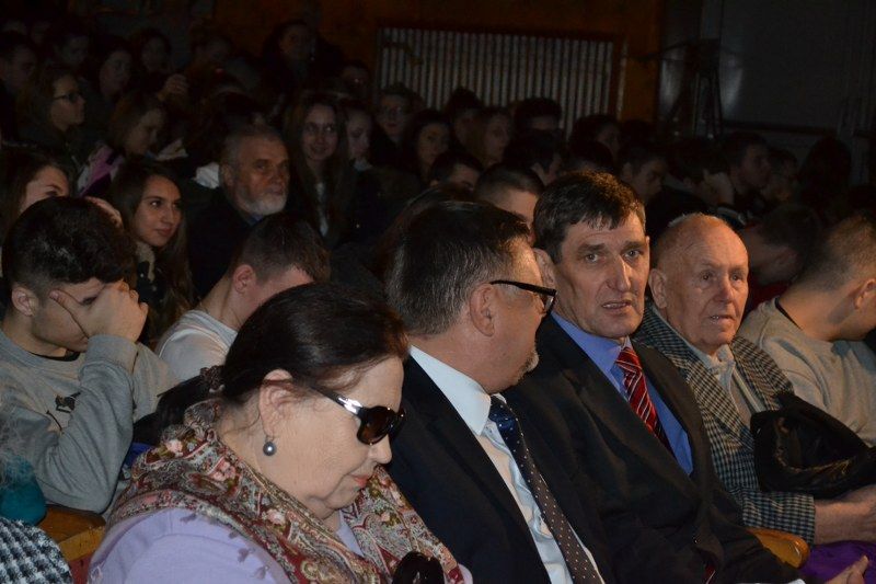 Publiczność  zachwycona  pokazem  dokumentu. Burmistrz uważa, że film zasługuje na nagrody