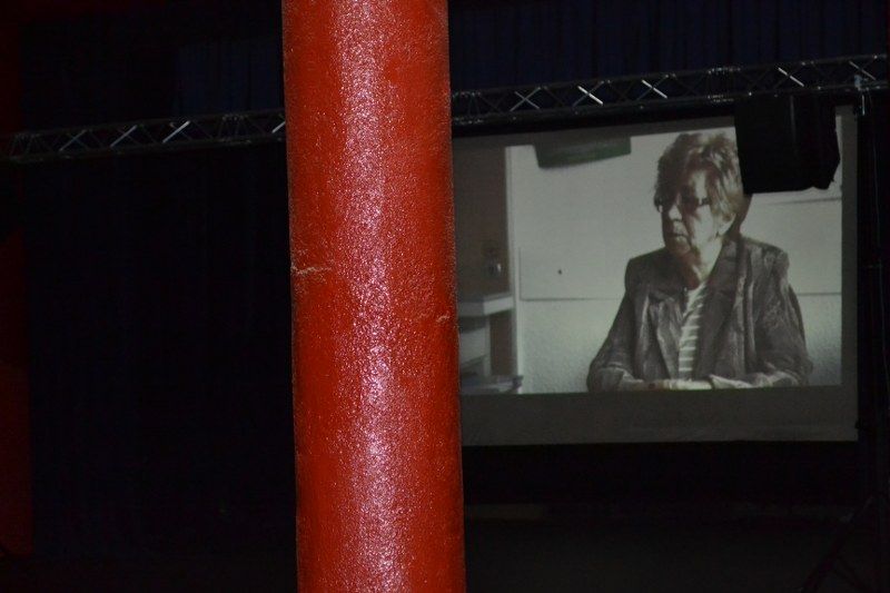 Publiczność  zachwycona  pokazem  dokumentu. Burmistrz uważa, że film zasługuje na nagrody