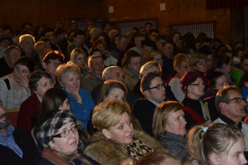 Publiczność  zachwycona  pokazem  dokumentu. Burmistrz uważa, że film zasługuje na nagrody