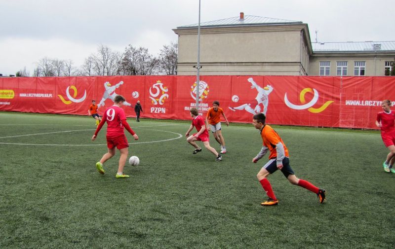Coca-Cola Cup 2015.  Z naszego powiatu do rozgrywek zgłosiło się Gimnazjum Zabiele i Gimnazjum Turośl.  I runda udana dla drużyn z Zabiela