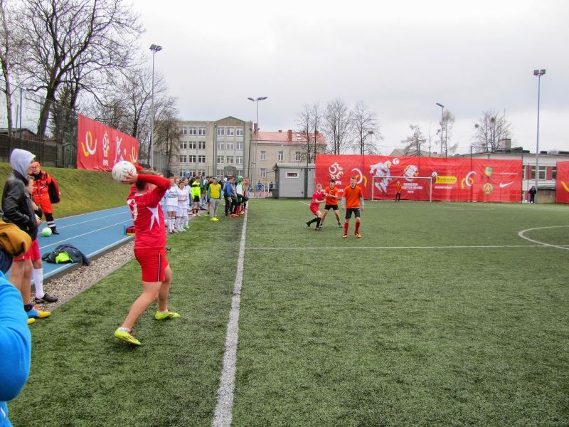 Coca-Cola Cup 2015.  Z naszego powiatu do rozgrywek zgłosiło się Gimnazjum Zabiele i Gimnazjum Turośl.  I runda udana dla drużyn z Zabiela