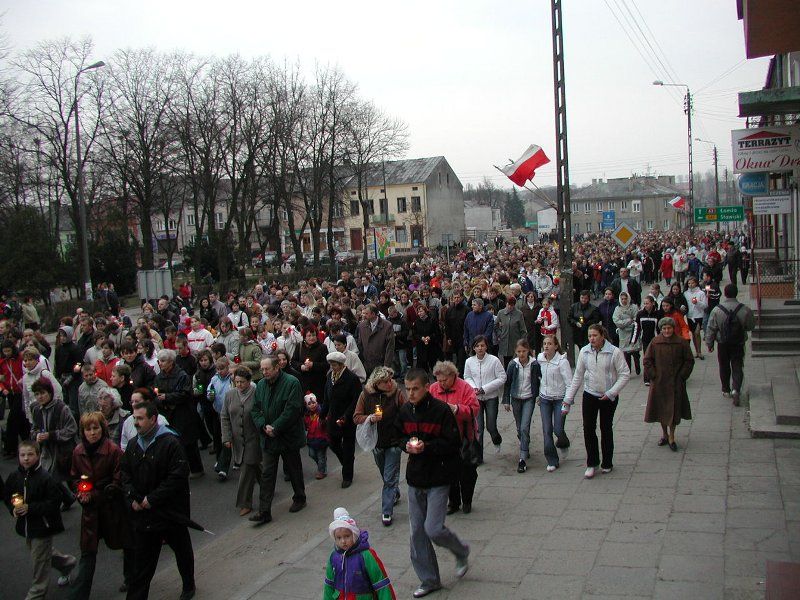 Pożegnanie Honorowego Obywatela Miasta Kolno. Biały Marsz przeszedł ulicami Kolna (zobacz zdjęcia)