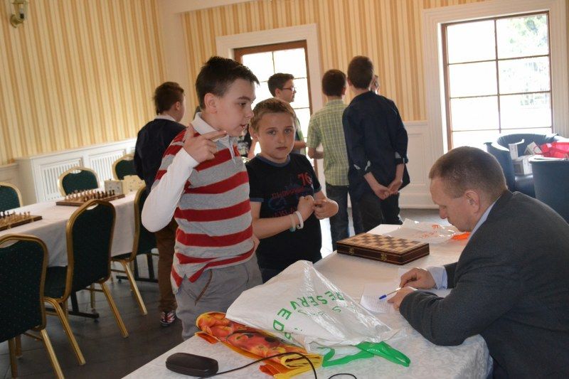 Szachiści z Czerwonego rządzili w turnieju szachowym