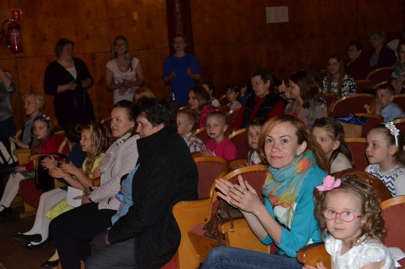 Rodzice z wypiekami na twarzy. Dzieci jak zwykle ? klasa
