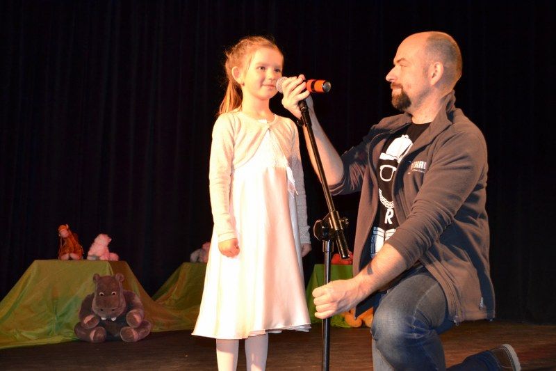 Rodzice z wypiekami na twarzy. Dzieci jak zwykle ? klasa